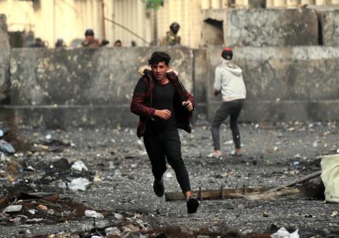 مقتل 25 وإصابة 130 عراقي في هجمات من مسلحون مجهولون على المتظاهرين ببغداد