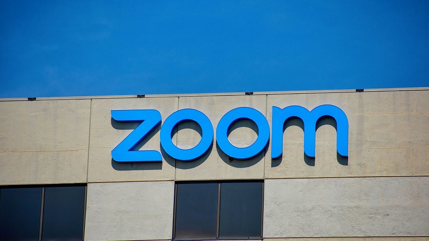 تطبيق zoom يكشف بيانات مستخدمي مواقع التواصل الاجتماعي سرا