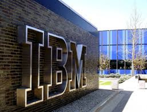 تنخفض إيرادات شركة IBM بشكل مفاجئ ويقابل ذلك إرتفاع في الخدمات السحابية