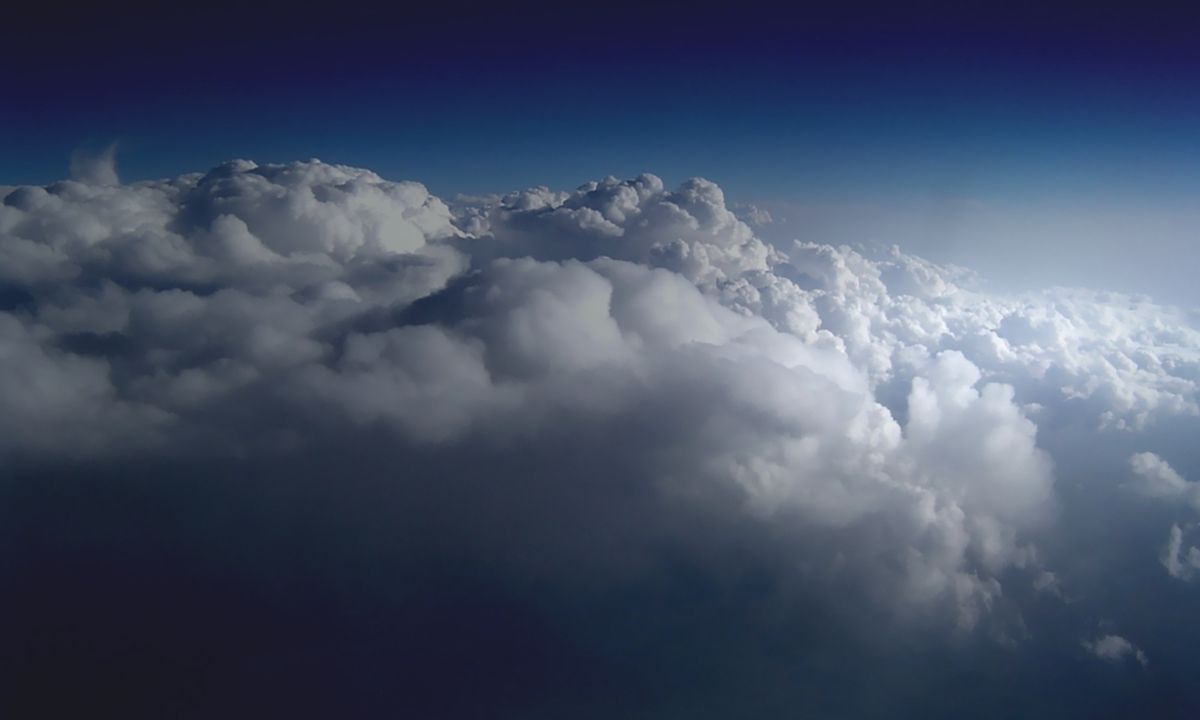 مشاهدة الغيوم والسحاب في المنام وتفسيرها