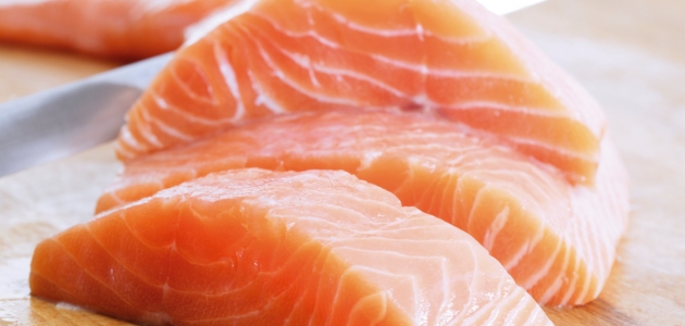 أهم فوائد سمك السلمون لصحة الإنسان