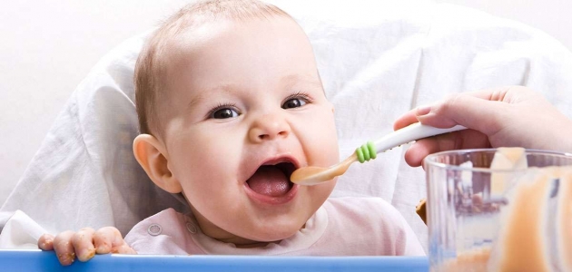 كيف توفرين لطفلك تغذية سليمة وصحية
