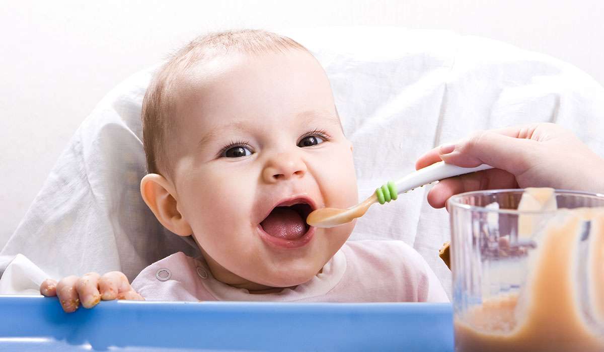 كيف توفرين لطفلك تغذية سليمة وصحية