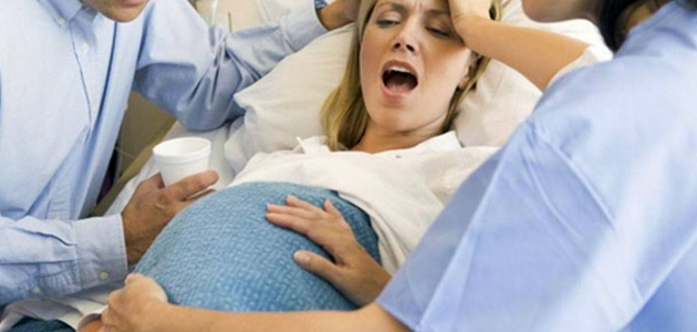 مضاعفات ومخاطر تتعرض لها النساء أثناء المخاض والولادة
