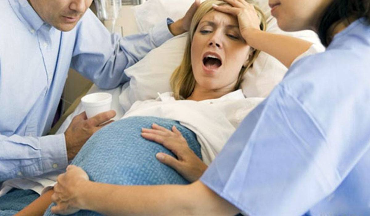 مضاعفات ومخاطر تتعرض لها النساء أثناء المخاض والولادة