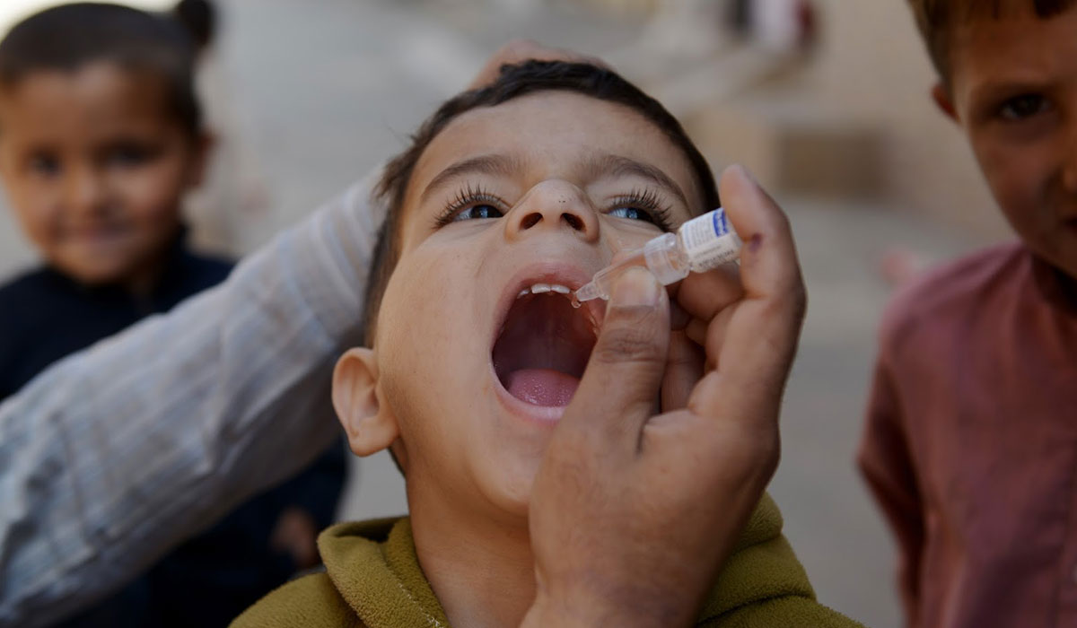 تعرف على أسباب وأعراض شلل الأطفال