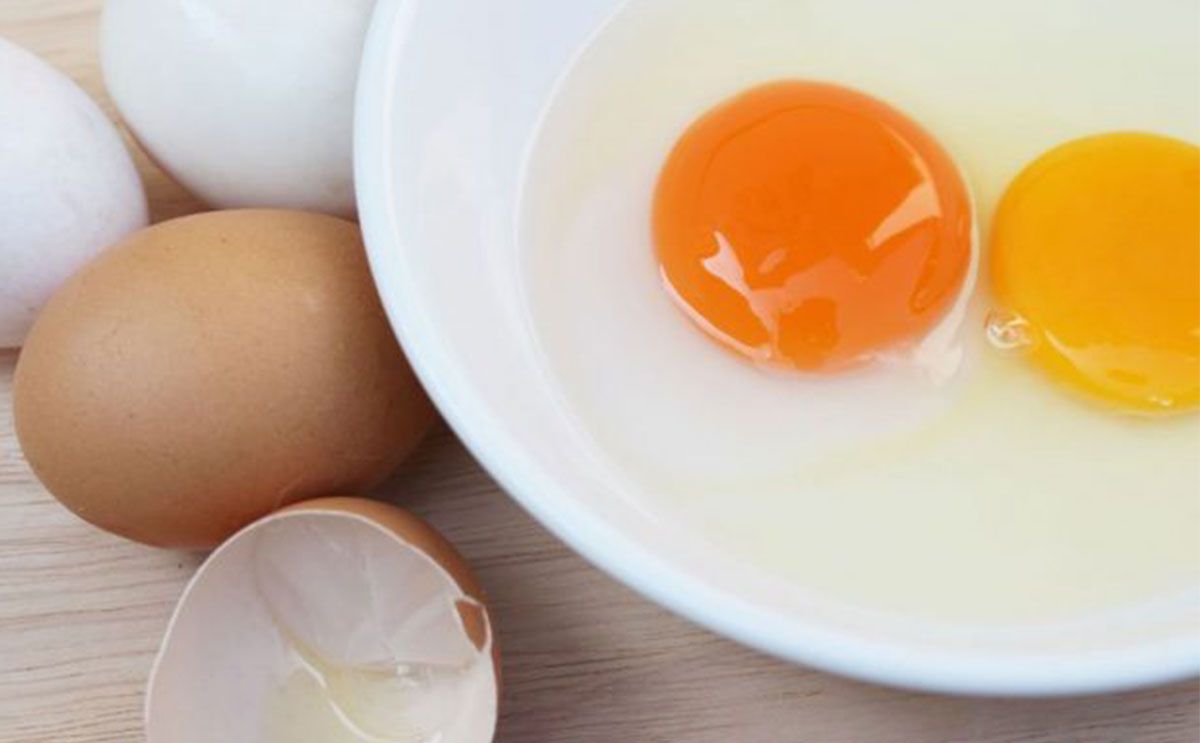 العلاقة بين تناول البيض وخروج الغازات من البطن