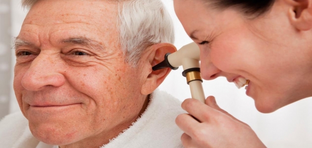 كيف يمكن تشخيص وعلاج ضعف السمع وما هي أعراضه